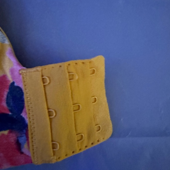 Like New Cacique Backsmoother Lightly Lined Full Coverage Bra - 40DD - Picture 3 of 6